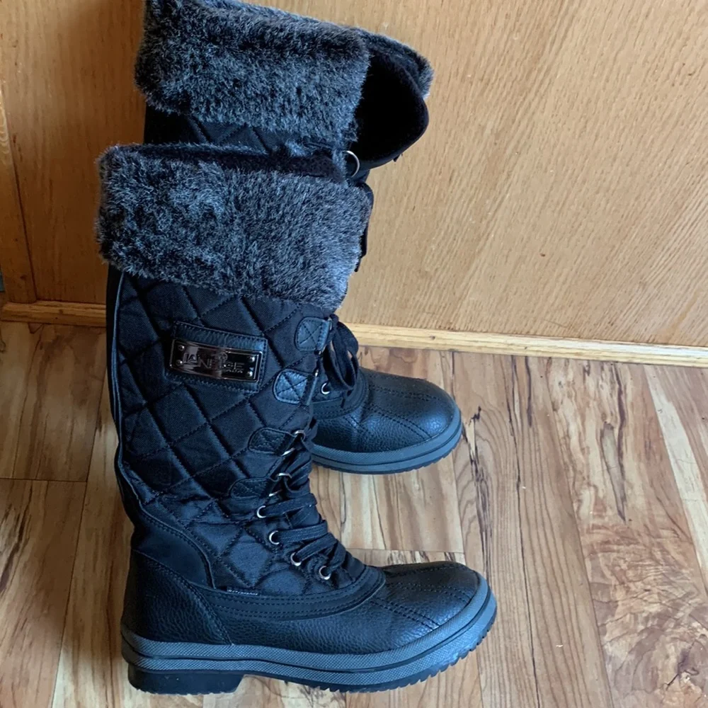 Laneige Canada 38 / 7-1/2 BLACK waterproof quilted vegan fur lace up snow boots